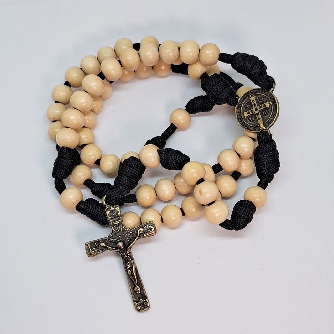 capa_preto_bege Terço em Paracord - Ouro Velho - Imagem 1
